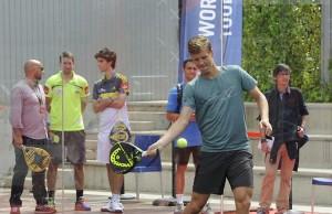 Thomas Berdych, jouant au padel à l'Open de Mutua Madrid