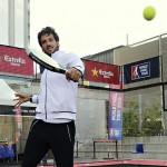 Feliciano López, en acción en la Pista que World Pádel Tour montó en la Caja Mágica