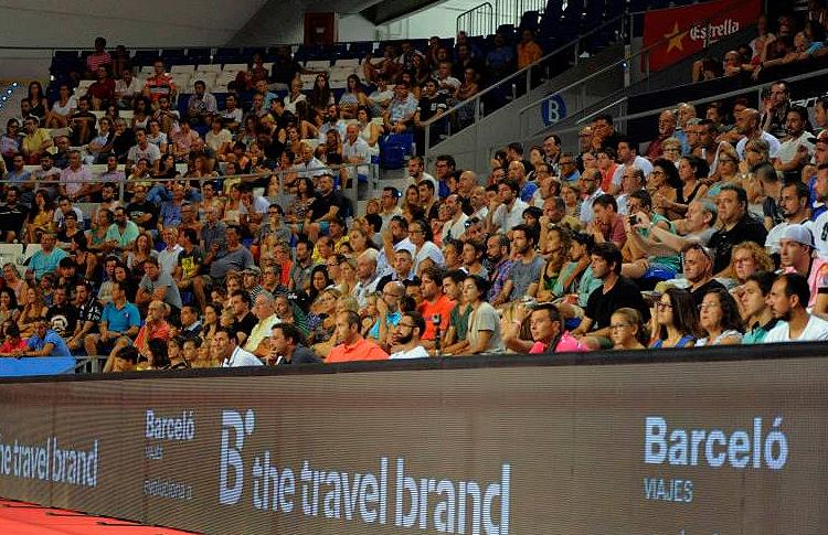 Gran ambiente en las gradas del Palau Son Moix durante la disputa del Estrella Damm Palma de Mallorca Open