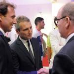 El Príncipe Alberto de Mónaco pasa por el Monte-Carlo Padel Master