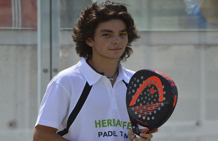 Curro Soriano, joven promesa del Herbalife Pádel Team