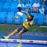 Juani Mieres, en acción en el Dubai Padel Master