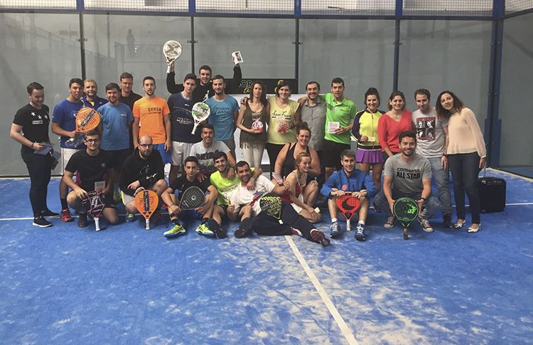パドルテニスと「色」でいっぱいの特別な誕生日