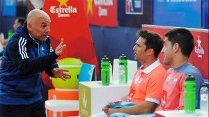 Severino Iezzi habla con Matías Díaz y Maxi Sánchez durante la disputa del Estrella Damm Barcelona Máster