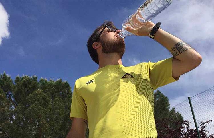 Álvaro Rosa 著、パドル テニスにおける脱水症状