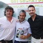Óscar Solé, Miguel Sciorilli y Valen Bailon, en la presentación del libro 'Sin Secretos'