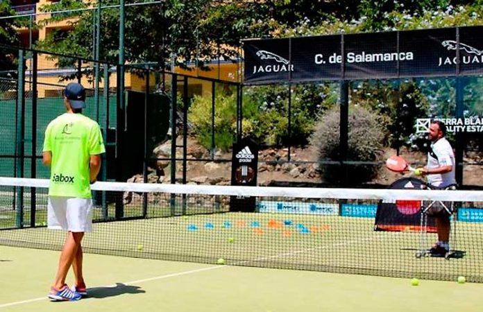 Cómo afrontar la primera clase de pádel