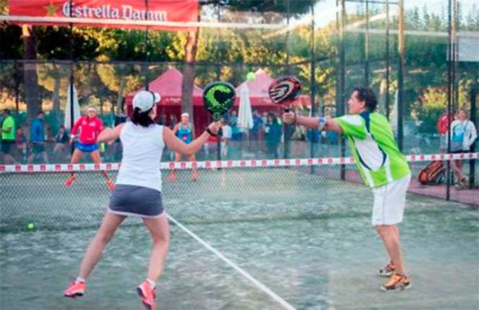 El equipo de dos en el pádel: Jugar con el compañero