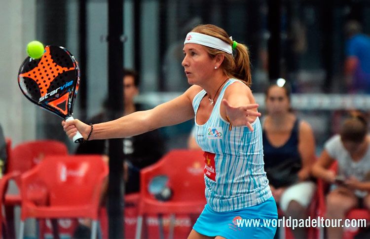 Carolina Navarro, en acción en el Granada Open 2017
