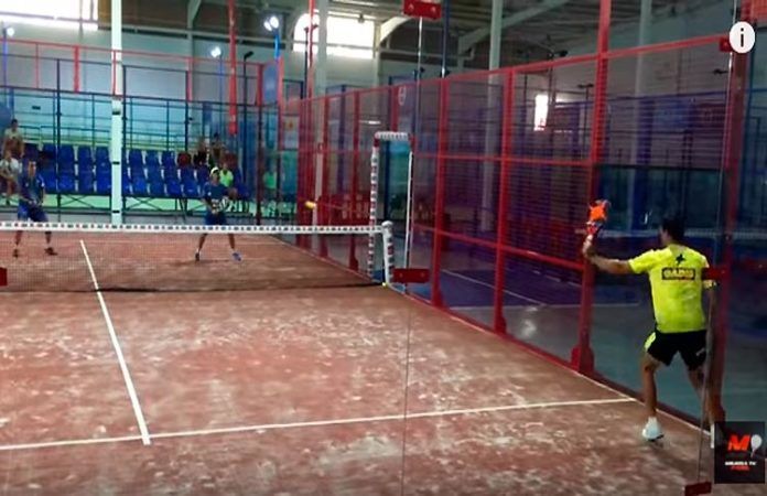 Mejora tu Pádel con Manu Martín: Cómo restar de drive o revés en pádel