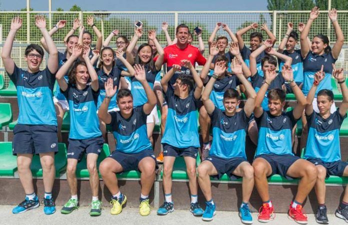 Diversión y grandes momentos en el inicio del I Allianz Junior Pádel Camp