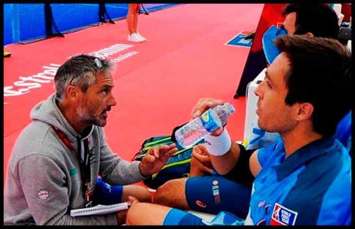 Devolve saque al cuerpo