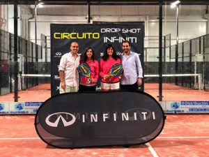 ドロップ ショット サーキット - Infiniti through Cerceda の通路での楽しさ、驚き、そしてたくさんのパドル テニス
