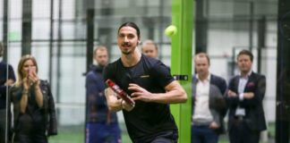 Ibrahimovic jugando al pádel.