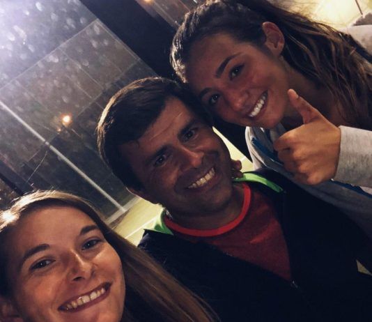 Alix Collombon junto a Nicole Traviesa y Juan Alday.