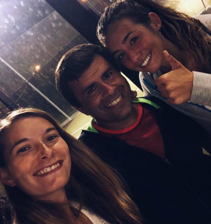 Alix Collombon junto a Nicole Traviesa y Juan Alday.