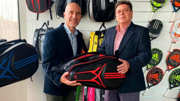 Mario Hernando y José luis Sicre durante la firma del acuerdo entre Adidas Padel y World Padel Tour.