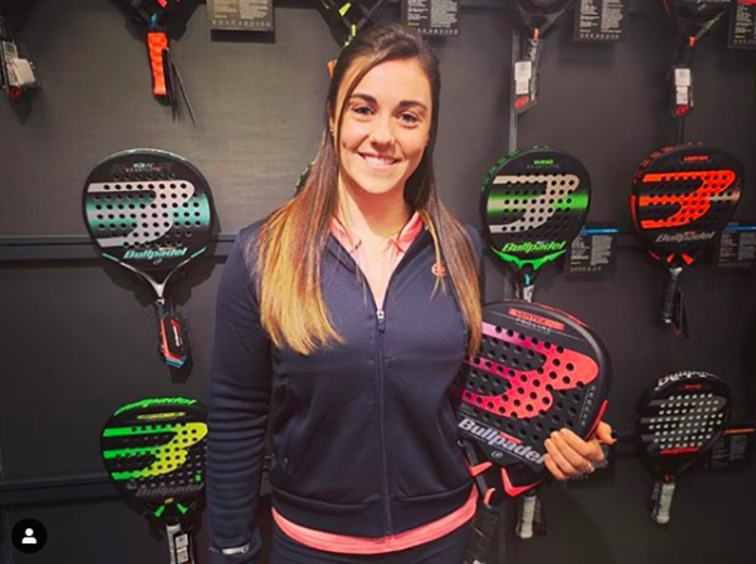 Laura Clergue en su renovación con Bullpadel.