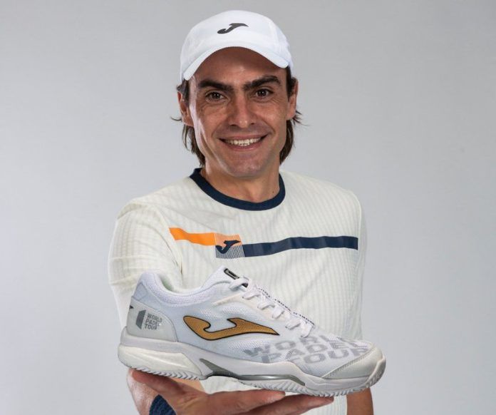 Juani Mieres junto al modelo Slam World Padel Tour.