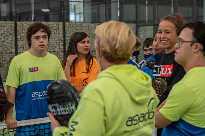 Donación de palas Siux a ASPADO Donación de palas Siux a ASPADO